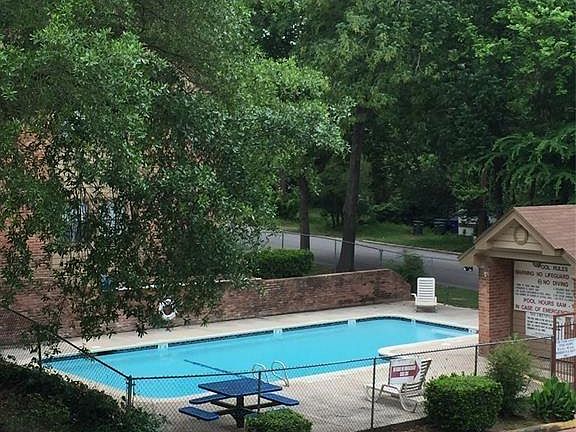 3rd image of 2401 Sycamore Avenue #D5