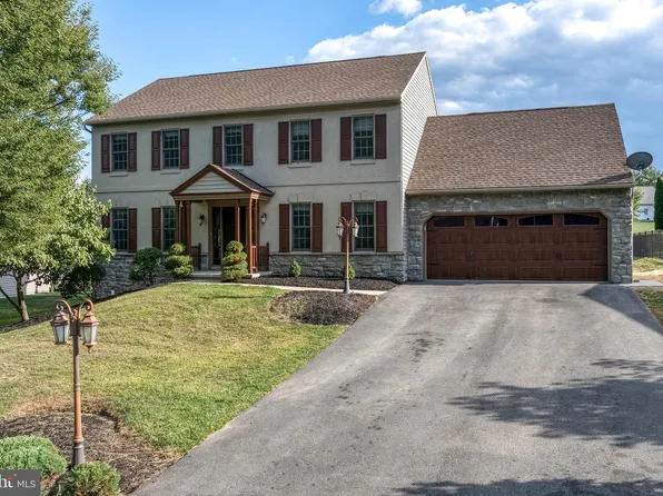 970 Castle Pond Dr, York, PA 17402