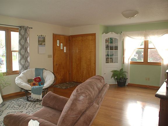 3rd image of 125 E Larrabee St