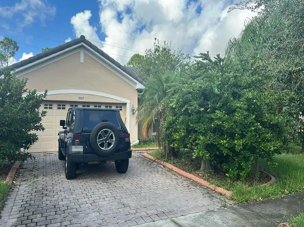 3927 Port Sea Pl, Kissimmee, FL 34746
