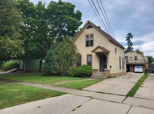 327 Billings St, Elgin, IL 60123