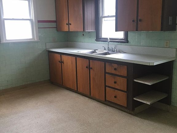2nd image of 748 E Lucius Ave