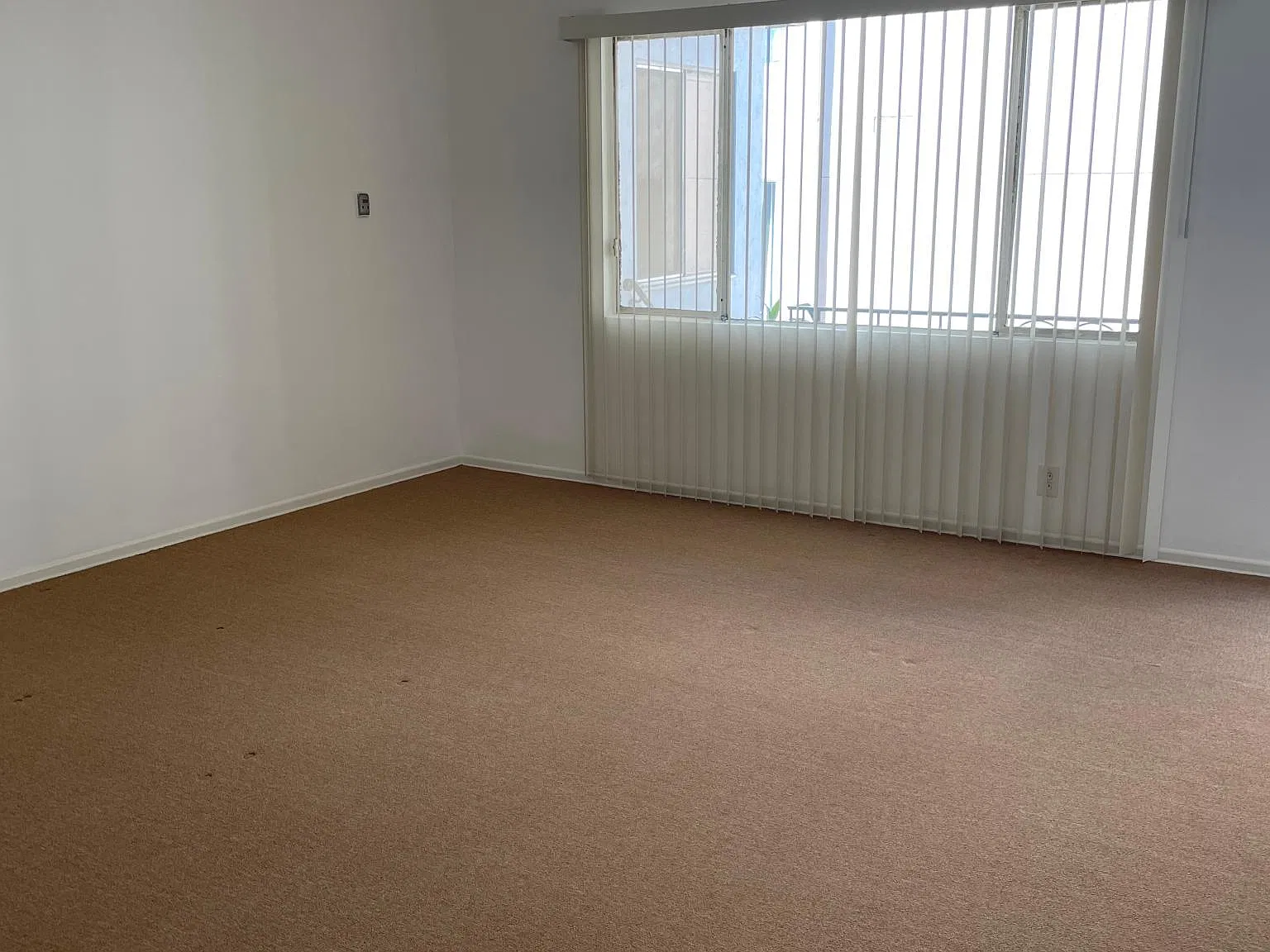 Studio, 425 sqft, $2,395 — Photo 2