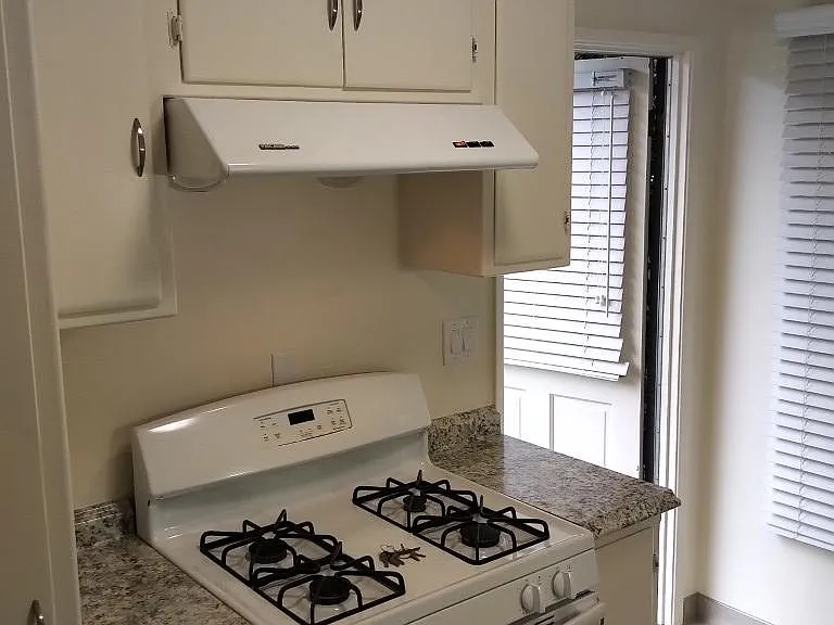 842 Sunset Blvd #4 — Photo 3