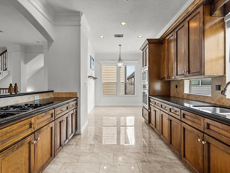 6118 Tyne St — Photo 13