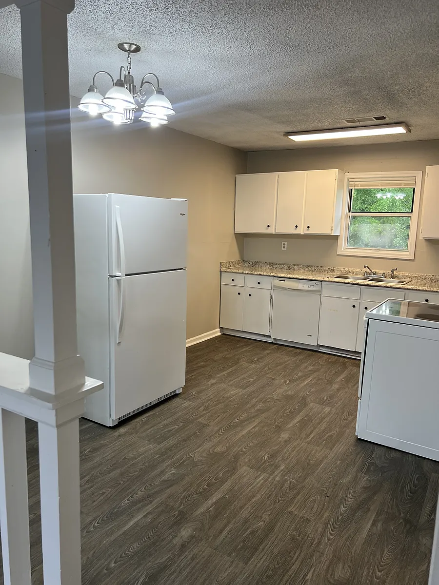 Building Photo - 115 Forest Ave #103