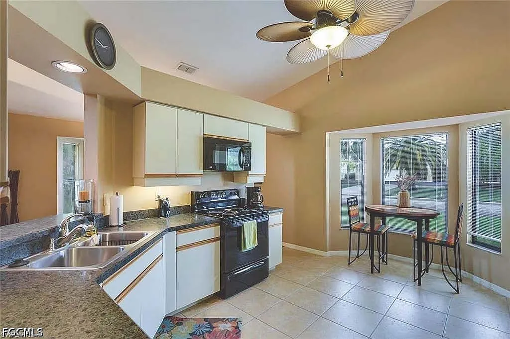 3 bed, 2.0 bath, 1566 sqft, $2,800 — Photo 3