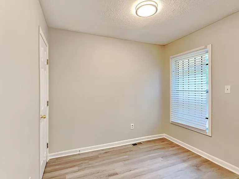 729 Cooper St SW — Photo 7