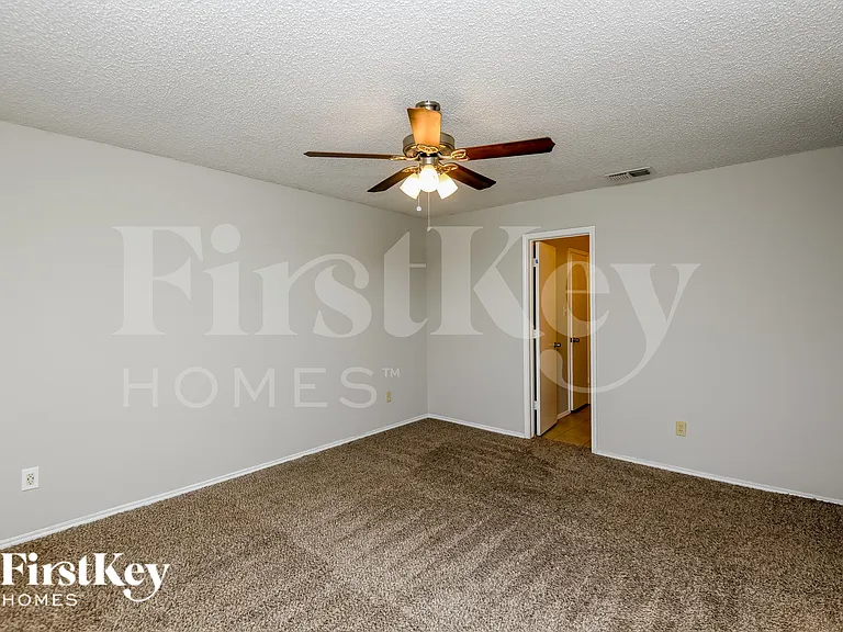10913 Ives St — Photo 12