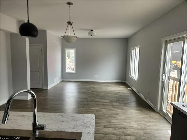 3266 Parker Ave — Photo 10