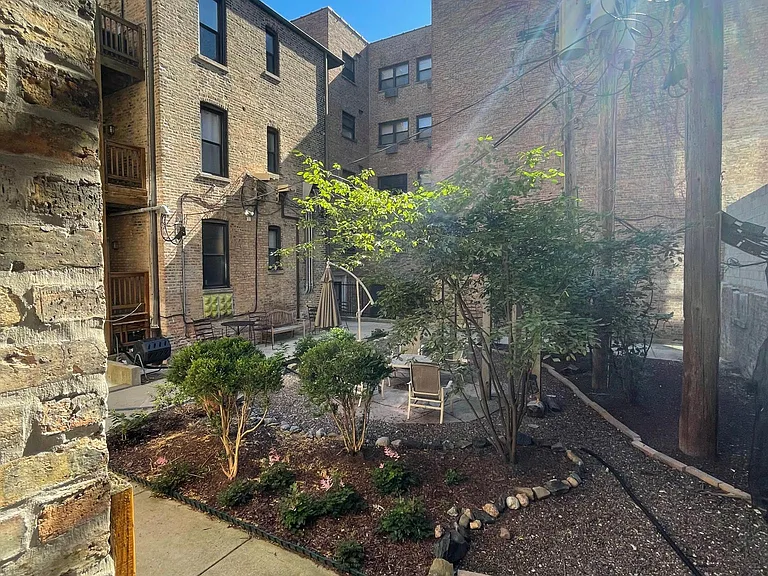 561 W Briar Pl — Photo 16