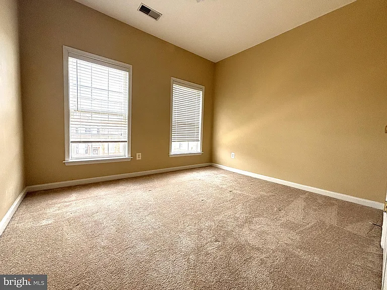 1117 Keokuk Ter NE — Photo 21