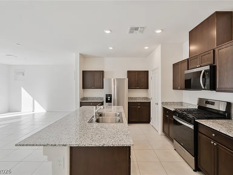 9079 Vesey Ave — Photo 2