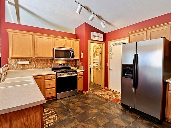 4th image of 1174 Edgeview Dr