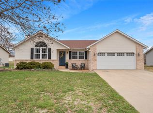 821 Copper Rdg, Maryville, IL 62062