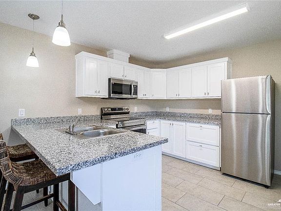 3rd image of 906 E Tom Landry St #1
