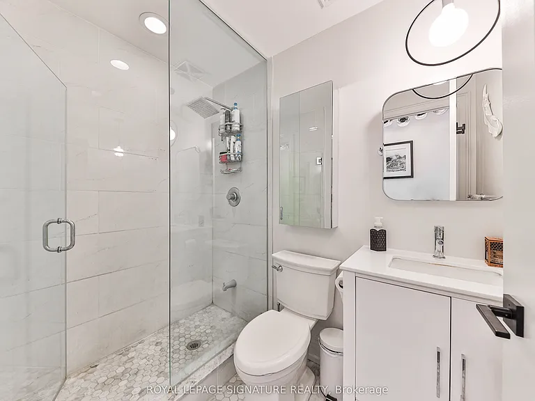 112 George St S #902 — Photo 16