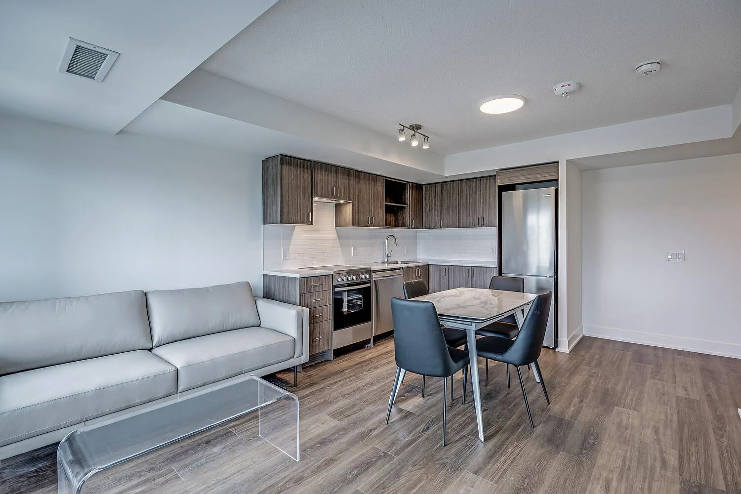 70 George Butchart Drive Toronto — Photo 3