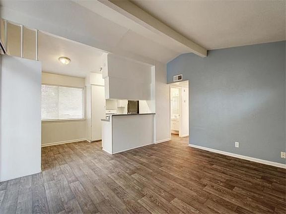 5th image of 2506 Manor Cir #D28