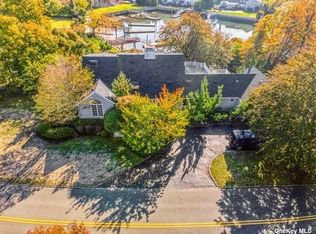 1220 Harbor Rd, Hewlett, NY 11557