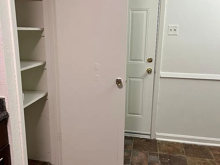 3906 Victoria St — Photo 11