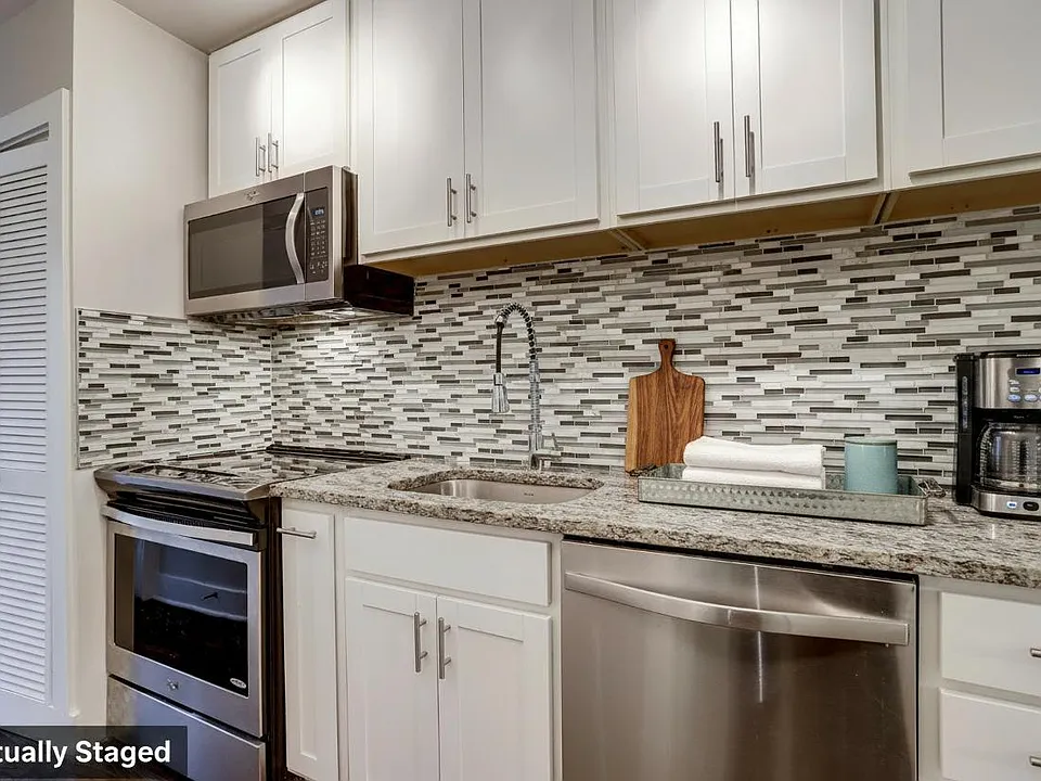 82 Q St SW #1