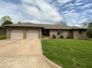 2406 Fruit Station Dr, Mountain Grove, MO 65711