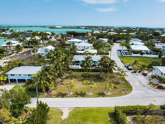 3rd image of 223 Schooner Ln