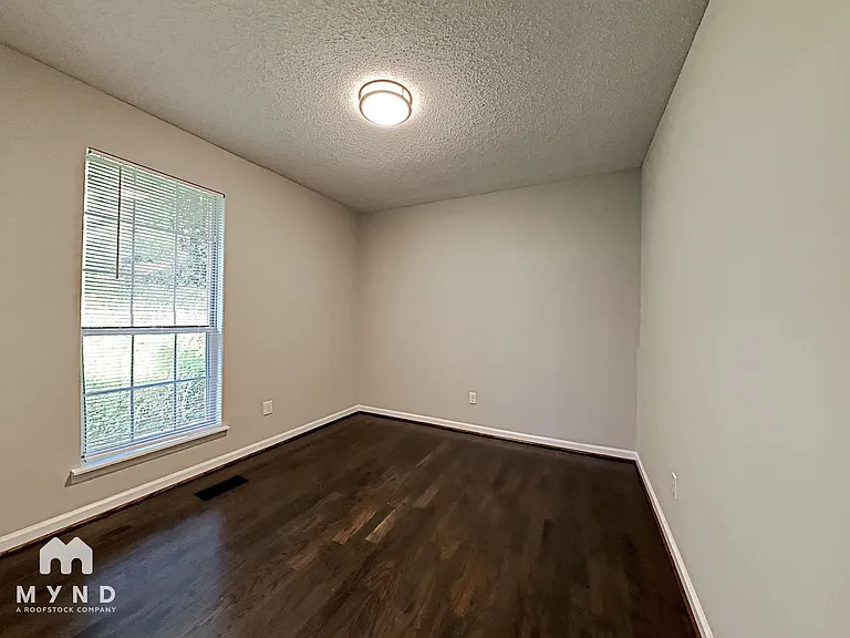 1021 Medina Dr — Photo 13