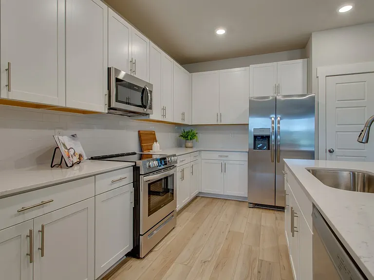 2710 Fordham St — Photo 12