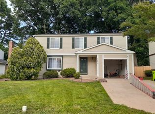 9400 Starlit Ponds Dr, Fairfax, VA 22032