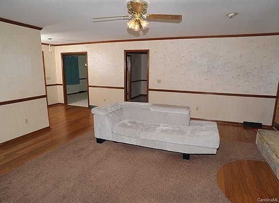 5th image of 125 Roger Dr