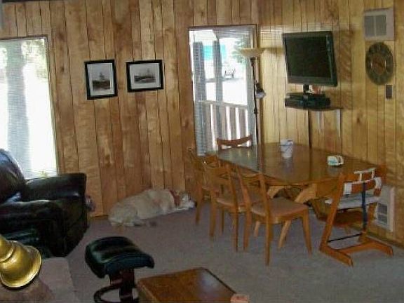 Wood details/living room