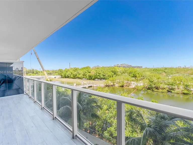 16385 Biscayne Blvd #404 — Photo 35