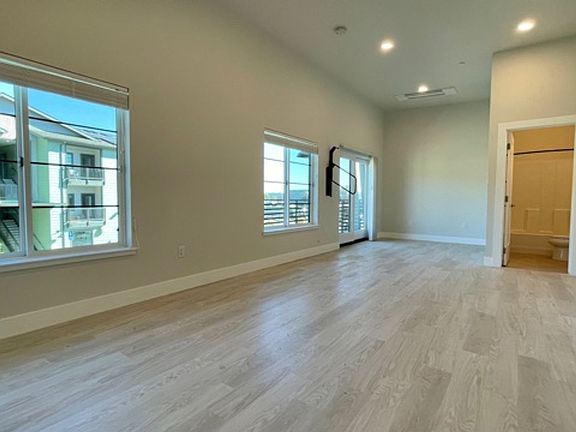 5th image of 3680 Broad St #201