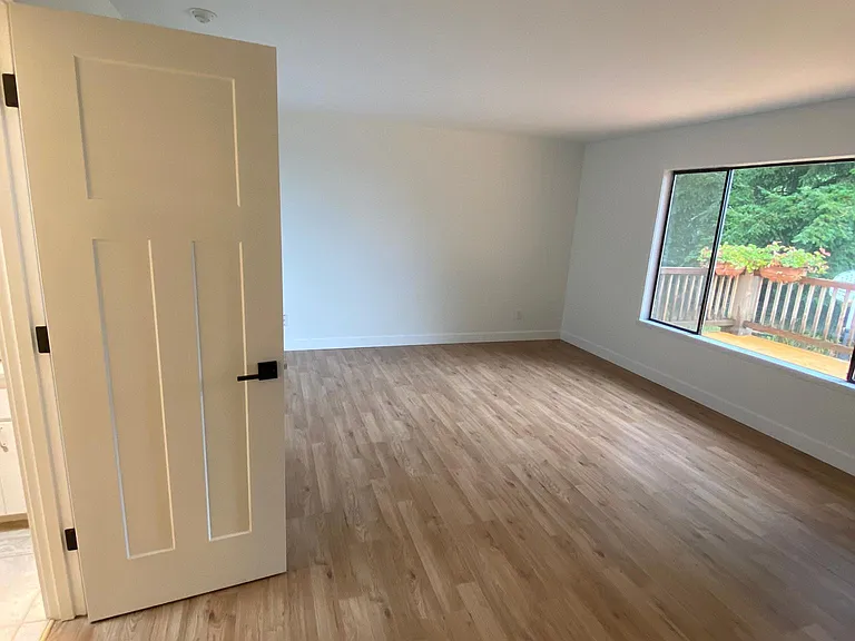 557 Waynes Ridge Cir — Photo 13
