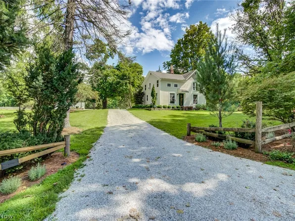 9445 Metcalf Rd, Waite Hill, OH 44094