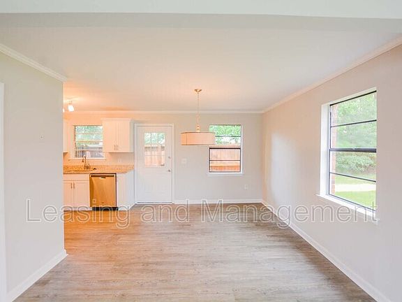 4th image of 415 Parkdale Dr APT 16F