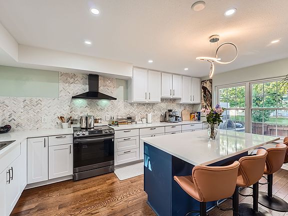 4th image of 2558 S Vaughn Way APT C