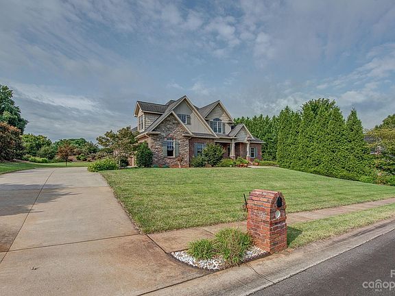 2nd image of 721 Cedar Hill Dr