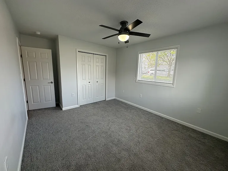 633 Agnes St — Photo 8