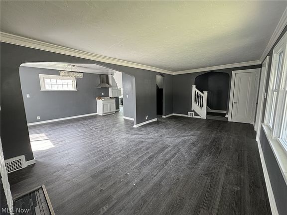 5th image of 888 Medford Rd