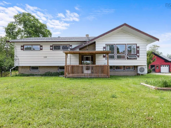 133 Hammond St, Shelburne, NS B0T 1W0