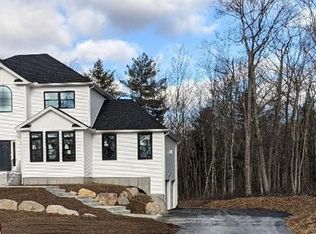45 Carriage Hill Rd, Scituate, RI 02825