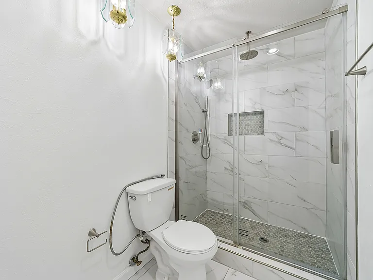 10239 Green Ash Rd — Photo 26