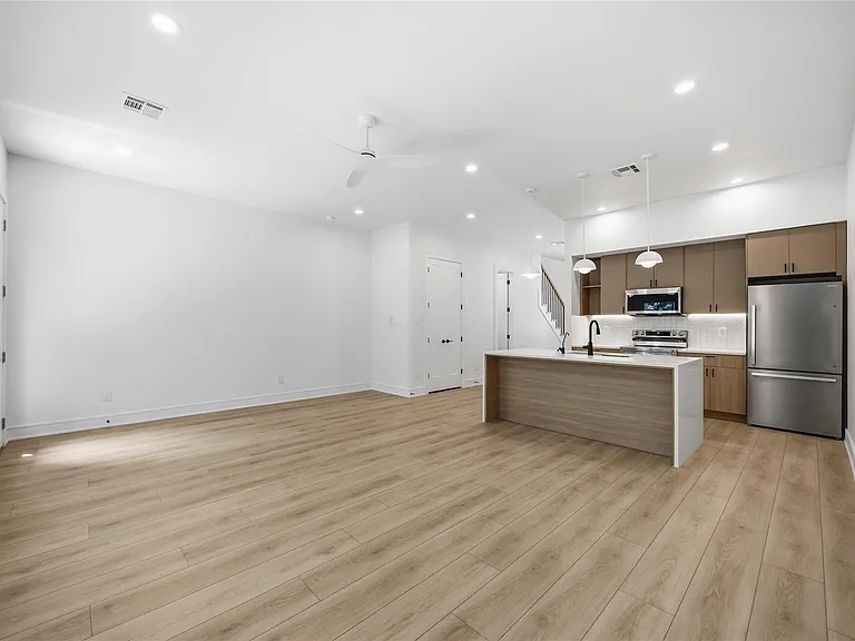 8019 Grandview St #B — Photo 10