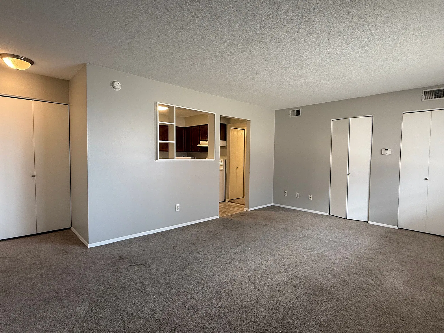2 bed, 1.5 bath, 915 sqft, $925 — Photo 3