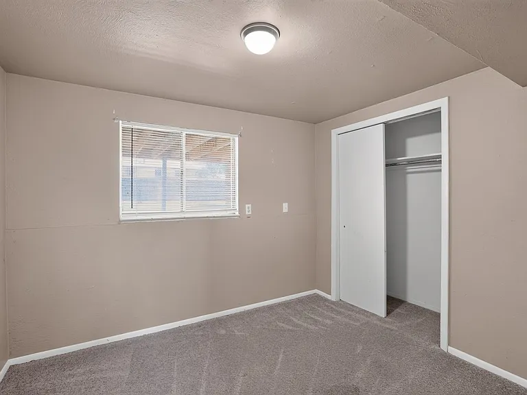 607 Syracuse St — Photo 11