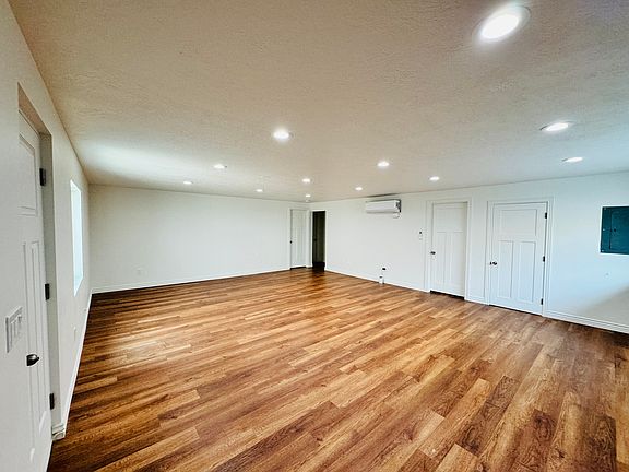 4th image of 15213 S Park Bluff Way