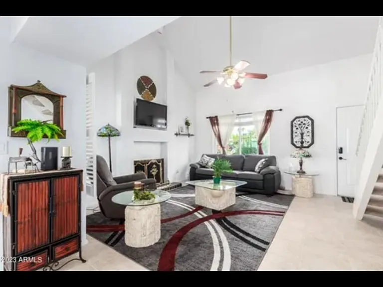 1582 W Curry Dr — Photo 2